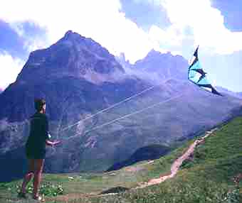 spitfire lenkdrachen in den alpen